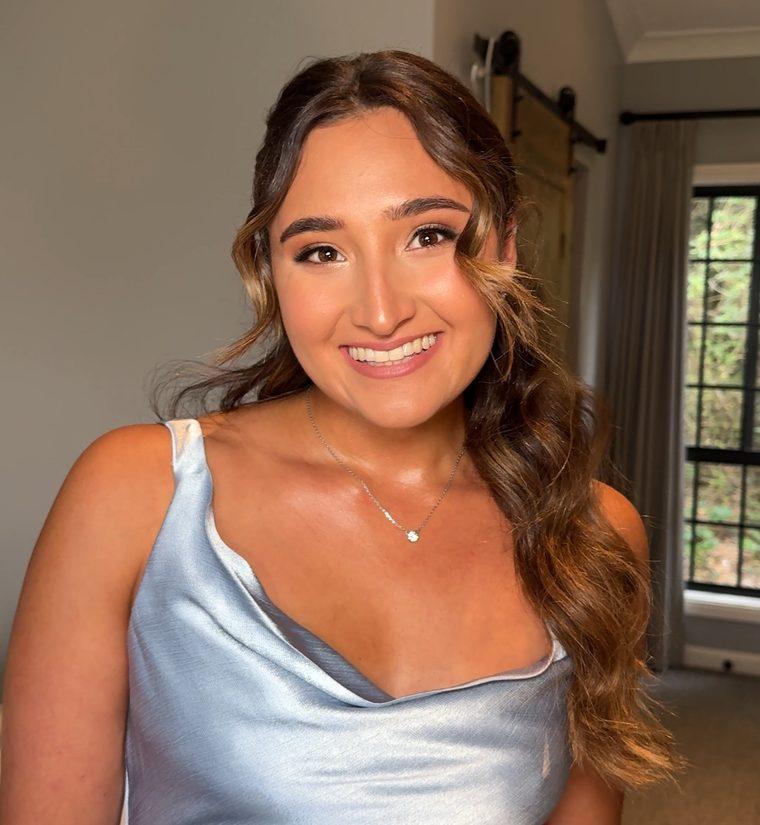 Elisa — makeup & hair artist