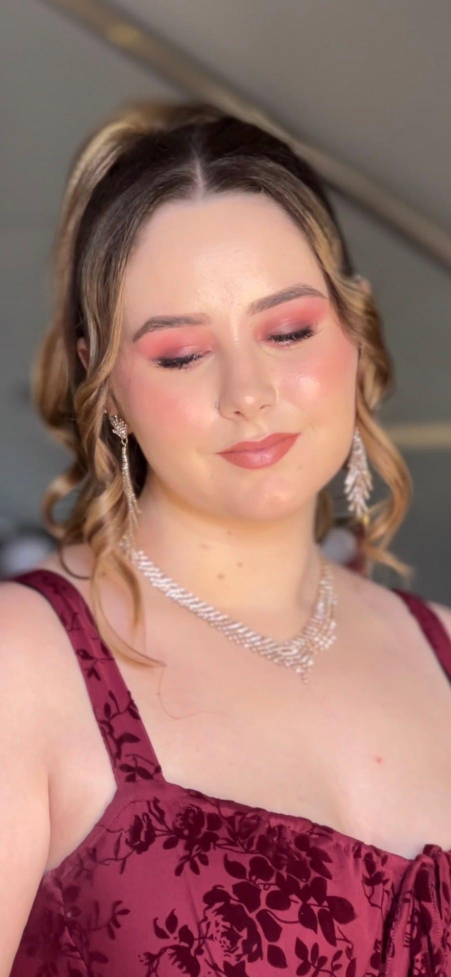 Tracey — makeup & hair artist