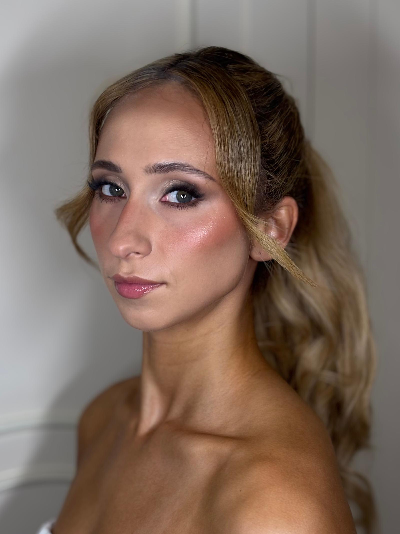 Layla — makeup & hair artist