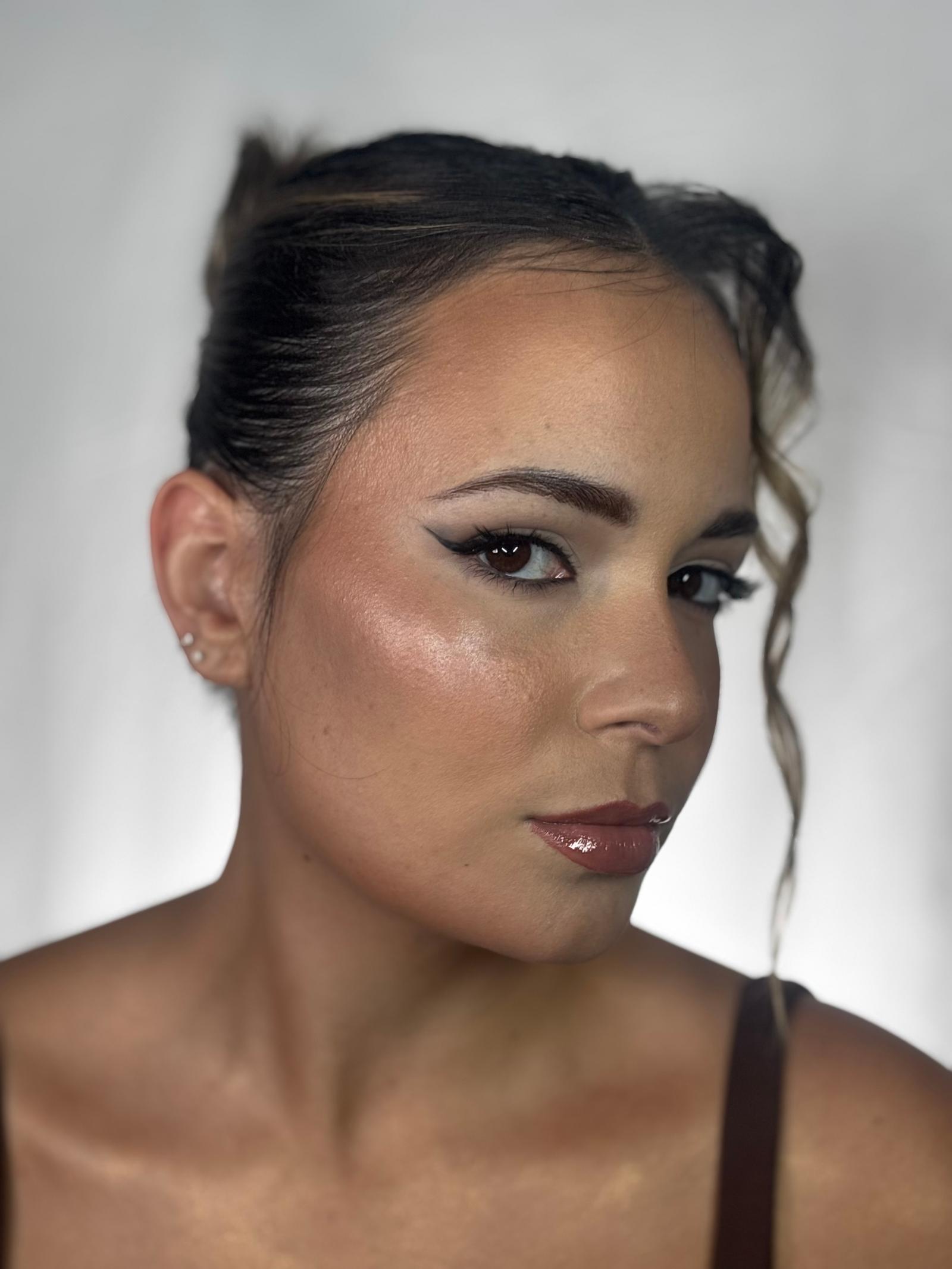 Layla — makeup & hair artist